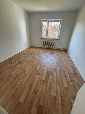 3 Zimmerwohnung mit Balkon zum selber Streichen/Tapezieren - Vermietbar ab 16.04.2026!