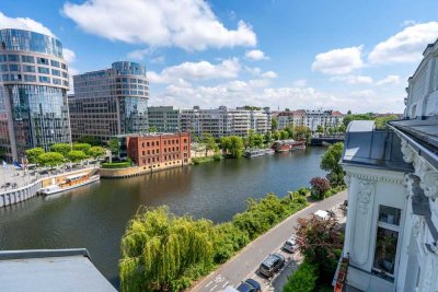 Einzigartiges Wohnen am Holsteiner Ufer – denkmalgeschütztes Spree-Penthouse