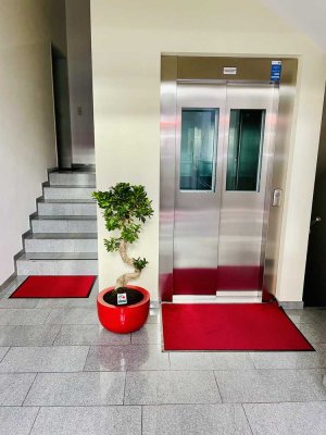 Ideal für Individualisten! Altbau Loft-Style Wohnung mit Balkon und Garage!