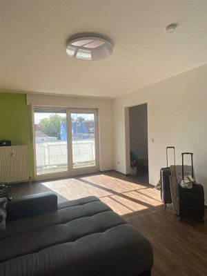 Helle 2-Zimmer Wohnung mit Balkon und Einbauküche