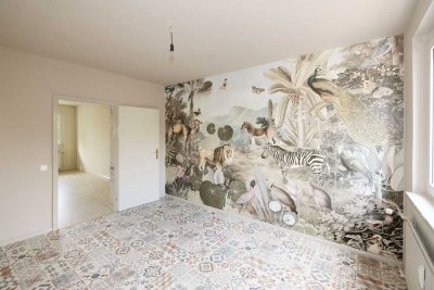 Künstlerisch gestaltet wohnen inkl. EBK + Balkon mit Ausblick in den Garten!