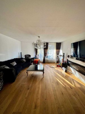Zeitlos modernisiert. Großzügige 3 Zimmer Wohnung mit Terrasse in Schmargendorf