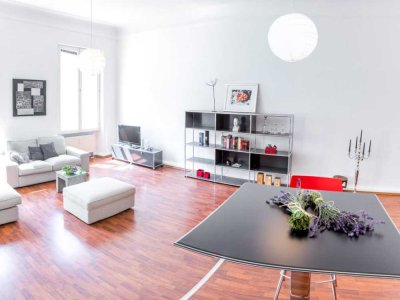 Sanierte Wohnung mit zwei Zimmern und EBK in Straubing
