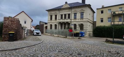 Wohnhaus und Nebengelass sind  Denkmäler