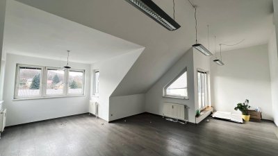 Dachgeschoss-Wohnung inkl. 2 Kfz-Stellplätzen! 3-Zimmer inkl. Klimaanlage!