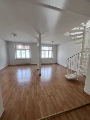 Freie 5 Raum Wohnung in Parknähe