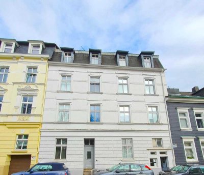 Frisch saniert Wohnen im charmanten Altbau !  / Freshly refurbished living in a charming old buildin