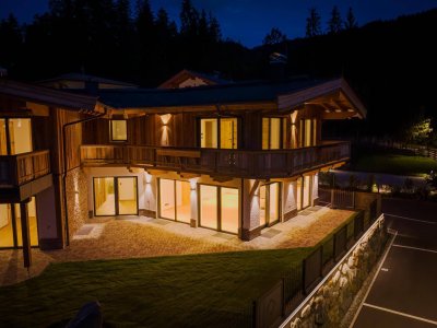 Modernes Wohnen in exklusiver Kleinanlage – Reihenendhaus in Scheffau