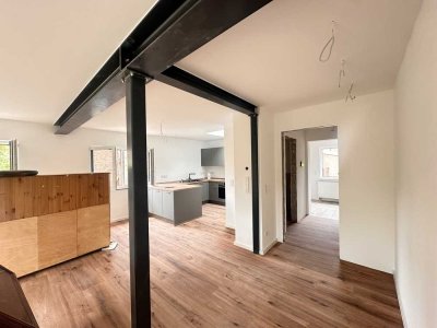 Moderne, kernsanierte 3-Zimmer-Wohnung mit eigenem Garten und gehobener Ausstattung