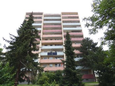 Hoch über den Dächern von Lampertheim - Helle 3 Zimmer-Wohnung / 83 m² im 10. OG mit Balkon