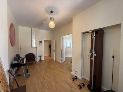 Großzügige  4-Zimmerwohnung mit Einbauküche in Schmargendorf