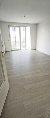 Renovierte 2 Zimmer-Etagenwohnung mit Balkon