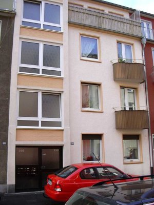 Sanierte Wohnung mit EBK und Balkon: ansprechende 2-Zimmer-Wohnung in Krefeld