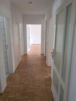 90m2, helle, ruhige 4ZKB EG Wohnung, Diele, Terrasse, DA-West