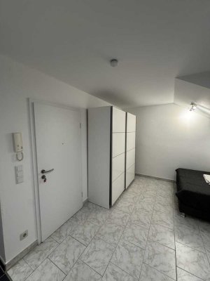 Ruhiges, möbliertes 1-Zimmer Appartement mit Keller und Stellplatz, verkehrsgünstig