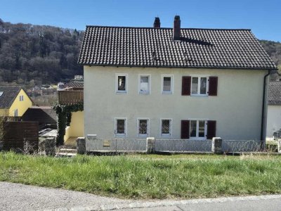 Gepflegtes Zweifamilienhaus mit schönem Ausblick und großzügigem Garten von Privat zu verkaufen