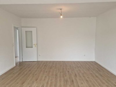 Sanierte 3-Zimmer-Wohnung in Ortsrandlage *Balkon *Carport
