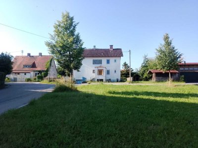Bauplatz mit Mehrfamilien Haus