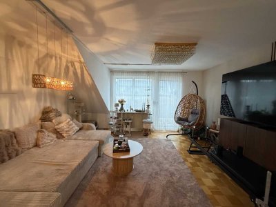 Wunderschöne  2,5-Zimmer-Dachgeschoss Wohnung mit Balkon in Oberhausen