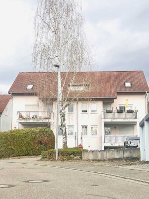 4 Zimmerwohnung direkt in Müllheim!
Wohnzimmer/ 3x Schlafzimmer/ 2x Bad/ Küche/Balkon/Stellplatz