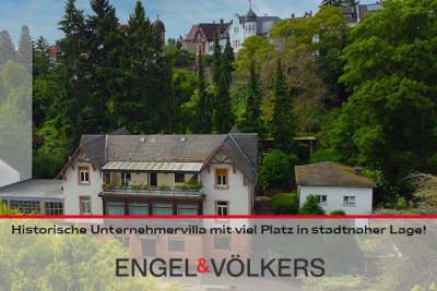 Historische Unternehmervilla mit viel Platz in stadtnaher Lage!