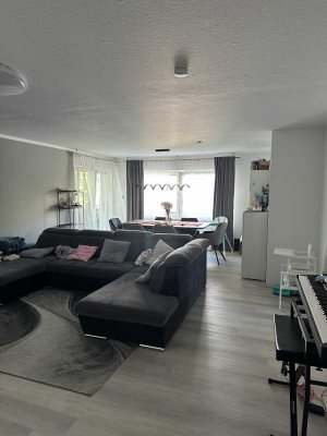 Geschmackvolle, sanierte 4-Raum-Wohnung mit gehobener Innenausstattung mit Balkon und EBK in Gießen