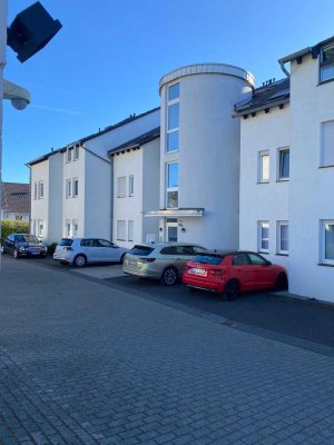 Mehr geht nicht! - 4 Zimmer Wohnung mit großer Terrasse, Gartenmitbenutzng, Garage u. Stellplatz