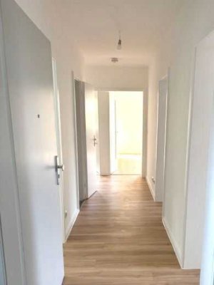 Helle 4-Zimmer-Wohnung mit Balkon in Amberg