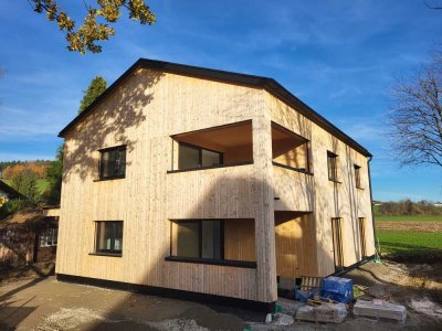 Biete: Erstbezug im EG,  4-Zimmer,  top Bauökologie und Energieeffizienz