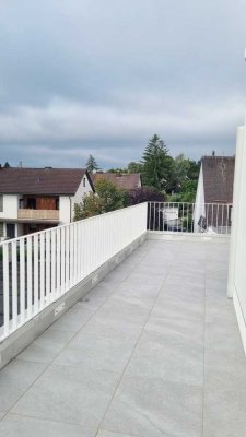 Moderne 3-Zimmer-Dachgeschoss-Wohnung mit Dachterrassen in der Gartenstadt-Trudering
