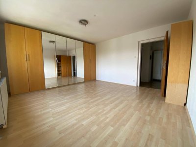 Warmmiete: Helle 4-Zimmer-Wohnung in ruhiger, grüner Lage