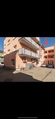 Großzügige Wohnung mit Balkon und Stellplatz