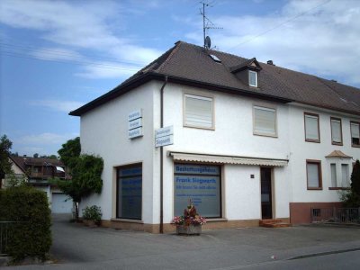 Haus mit Gewerbeeinheit von Privat zu verkaufen.