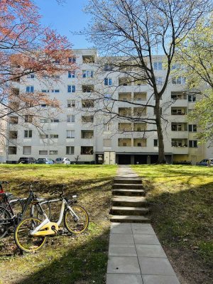 Bezugsfreie 2-Raum-Wohnung mit Loggia und EBK in Berlin Wilmersdorf
