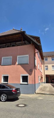 Attraktive und sanierte 2,5-Raum-Wohnung mit Balkon und EBK in Oberschopfheim