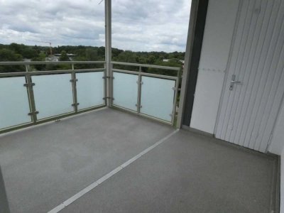 Barrierefreier Zugang: 2-Zi.-Wohnung mit großem Balkon und Dusche!