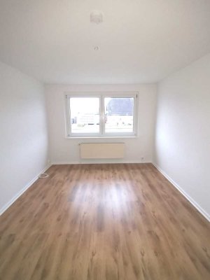 Wunderschöne 3-Zimmer-Wohnung mit Stellplatz, Garage, Stall und Garten in Neuendorf
