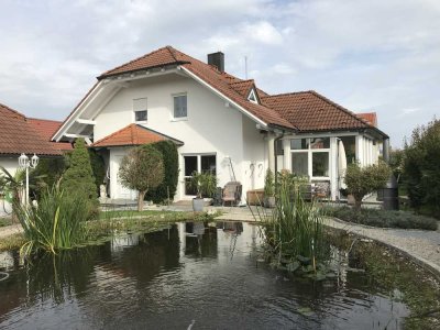 Attraktives Einfamilienhaus mit großem Schwimmteich   Nähe Bad Füssing
