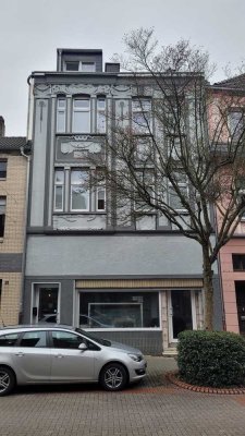 Renoviertes Mehrfamilienhaus mit einer kleinen Gewerbeeinheit