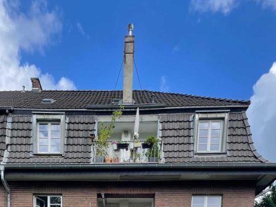Sonnige 4 Zimmer Wohnung, Südbalkon und Gartennutzug in Köln-Süd