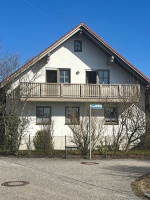 Attraktive 3-Zimmer-DG-Wohnung mit Balkon und EBK in Geisenhausen