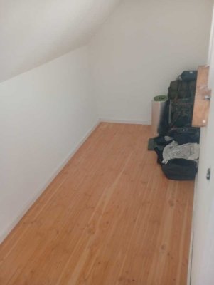 Großes WG Zimmer in Haus.