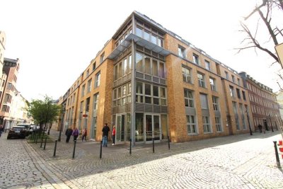 Große Stadtwohnung in unmittelbarer Rheinnähe !!
