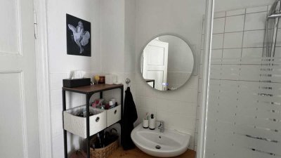 Ab Sofort: Lichtdurchflutete Altbauwohnung mit Charme