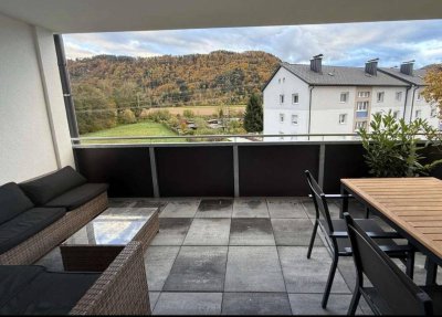 Attraktive 3 Zimmer Wohnung mit Südausrichtung, Balkon &amp; Carport - voll möbliert