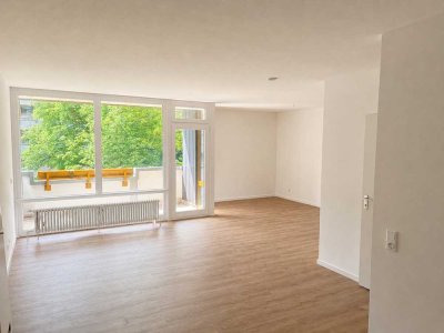 Modernisierte 1-Zimmer-Wohnung mit hochwertiger Einbauküche, Loggia, Aufzug & Tiefgaragenstellplatz