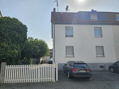 Mehrfamilienhaus und Nebengebäude mit 4 Wohneinheiten in Langenselbold