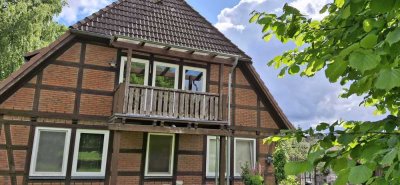 2-Zimmer-Dachgeschosswohnung mit gehobener Innenausstattung mit Einbauküche in Soderstorf