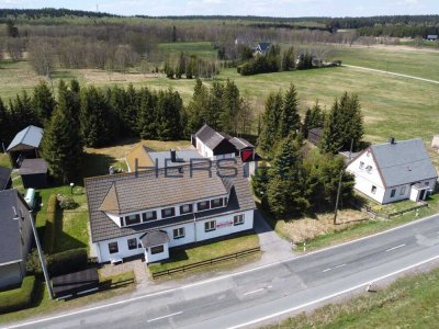 Naturnah wohnen - teilsaniertes Zweifamilienhaus mit reichlich Platz  und großem Grundstück
