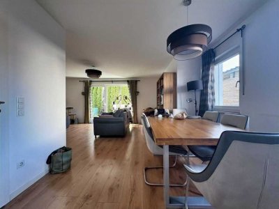 4-Zimmer-Erdgeschosswohnung über zwei Ebenen mit großer Westterrasse!!!